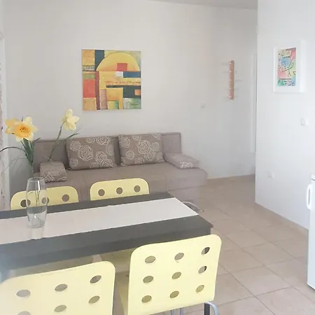 - Pine Diklo Apartman