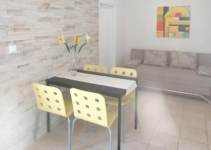 - Pine Diklo Apartman Zadar