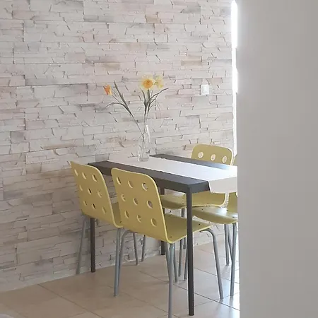 - Pine Diklo * Zadar